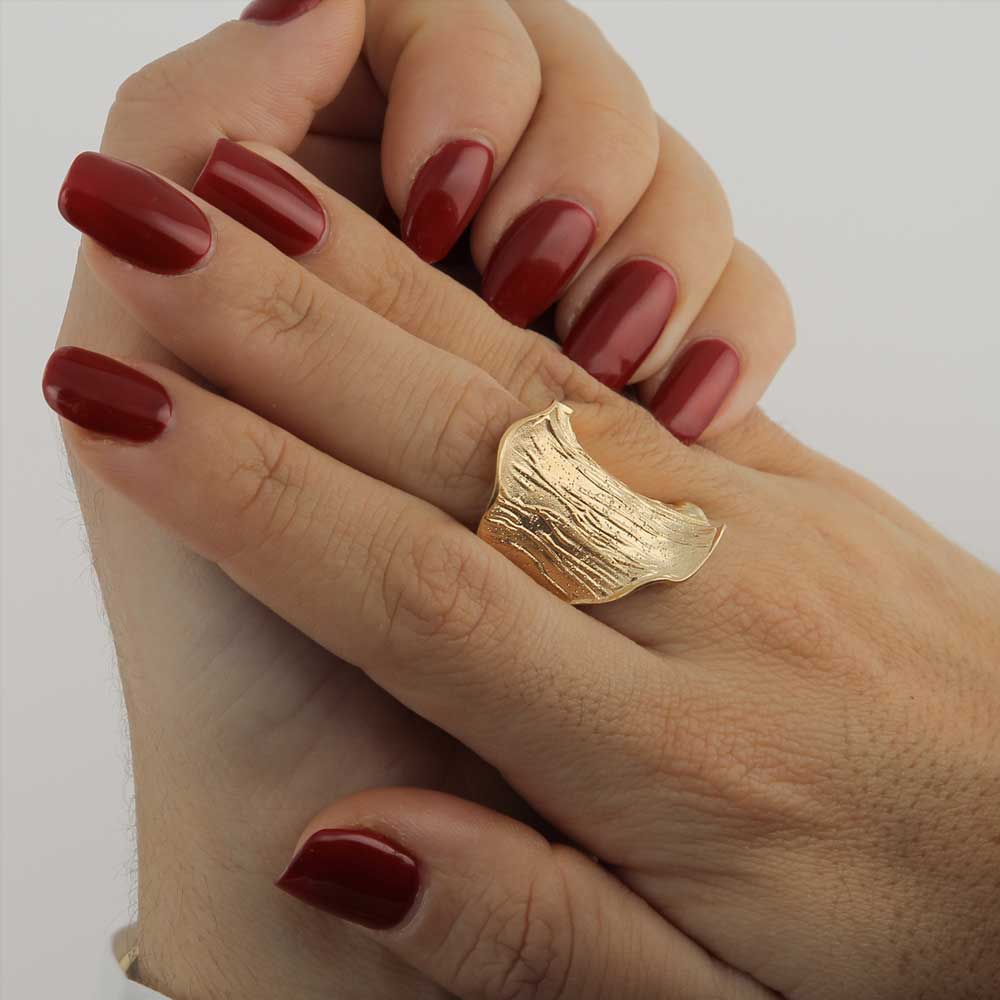 Gold plated ring; wide and diamond-coated