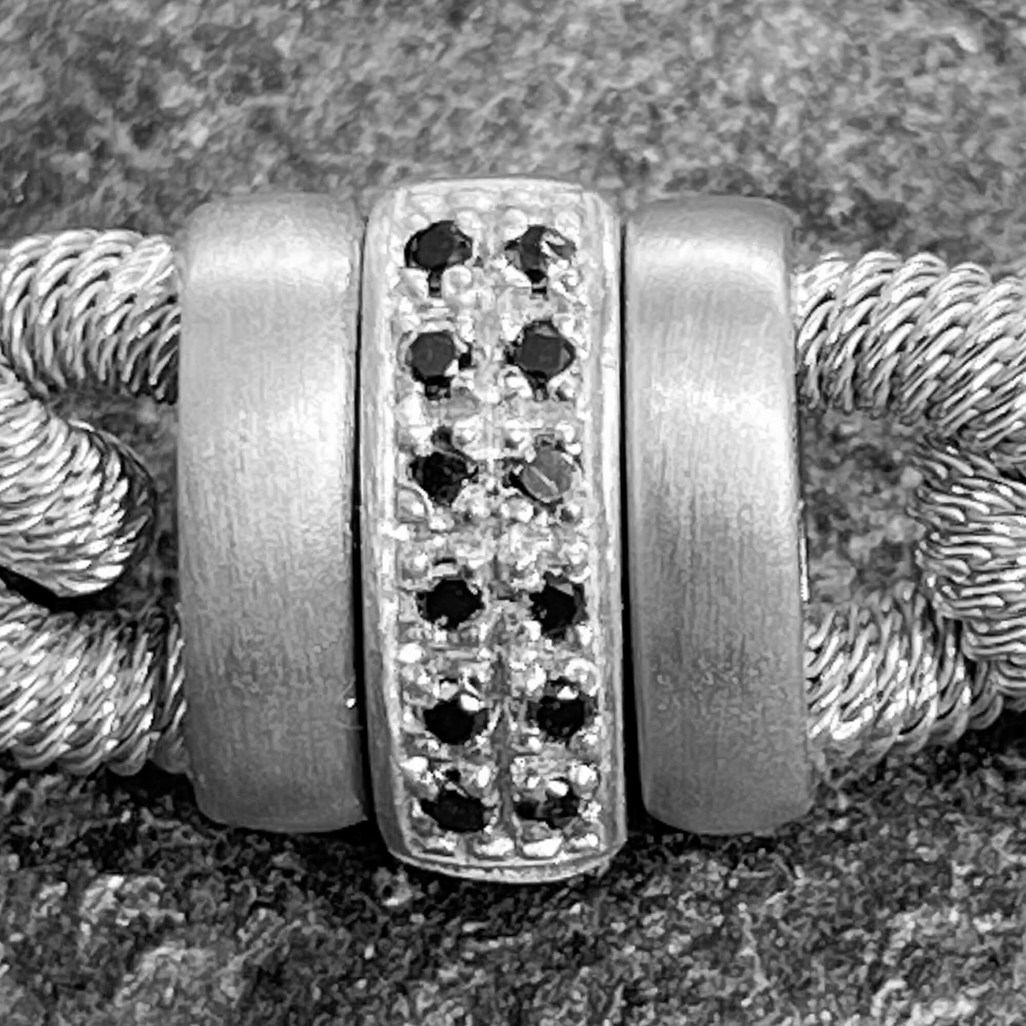 Bracelet d'interrupteur en argent blanc pour les hommes avec des diamants noirs
