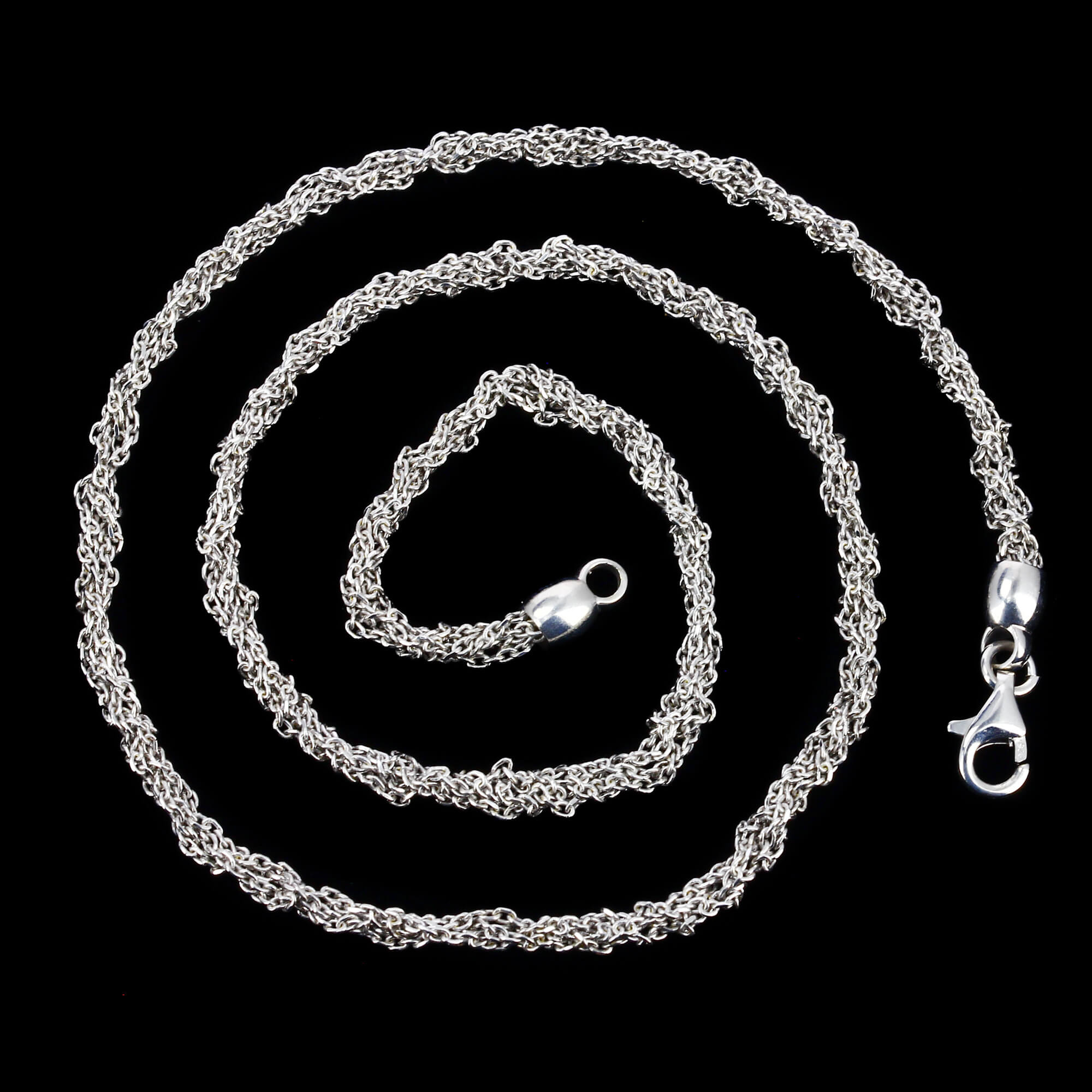 Short intertwined chain of silver