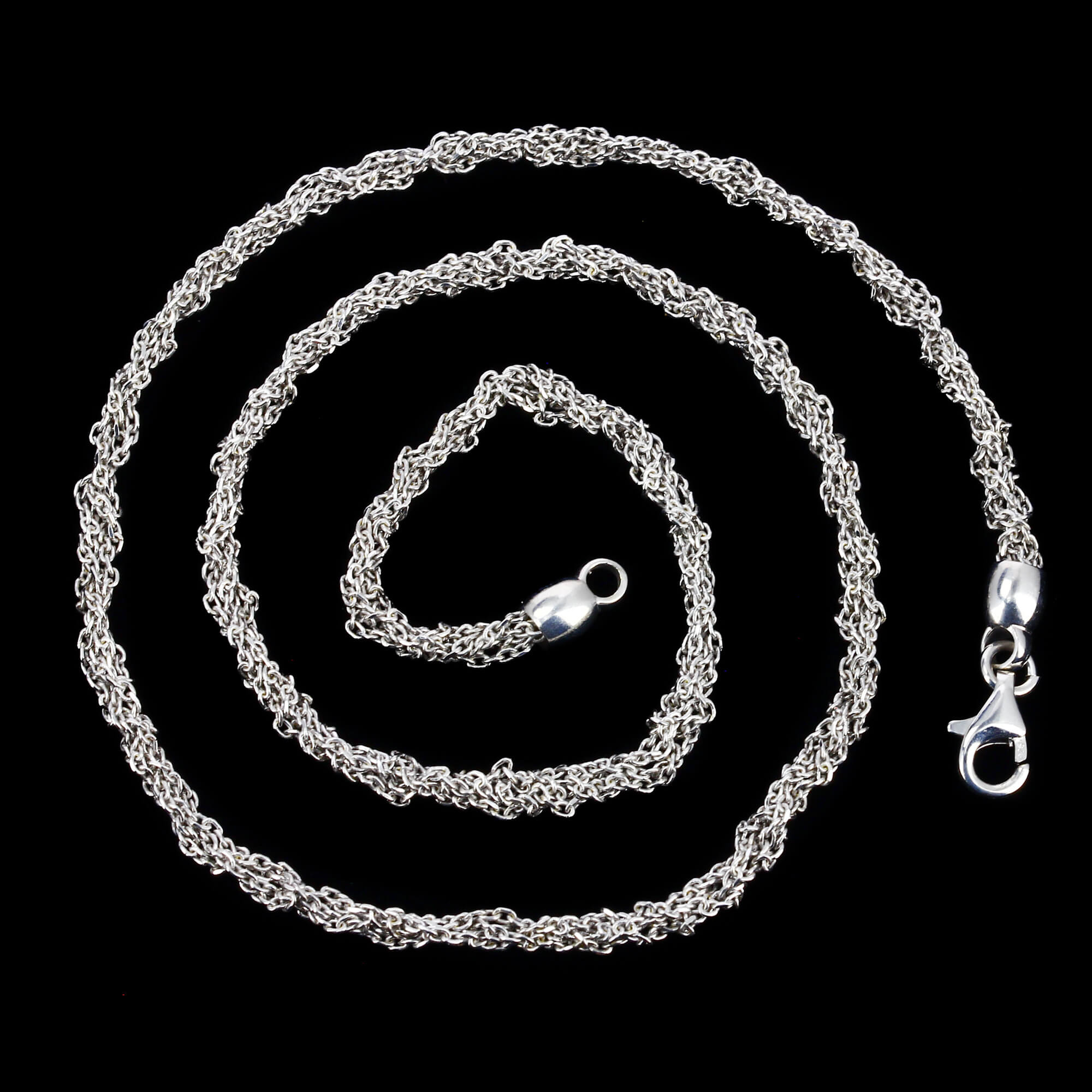 Collier court en argent entrelacé