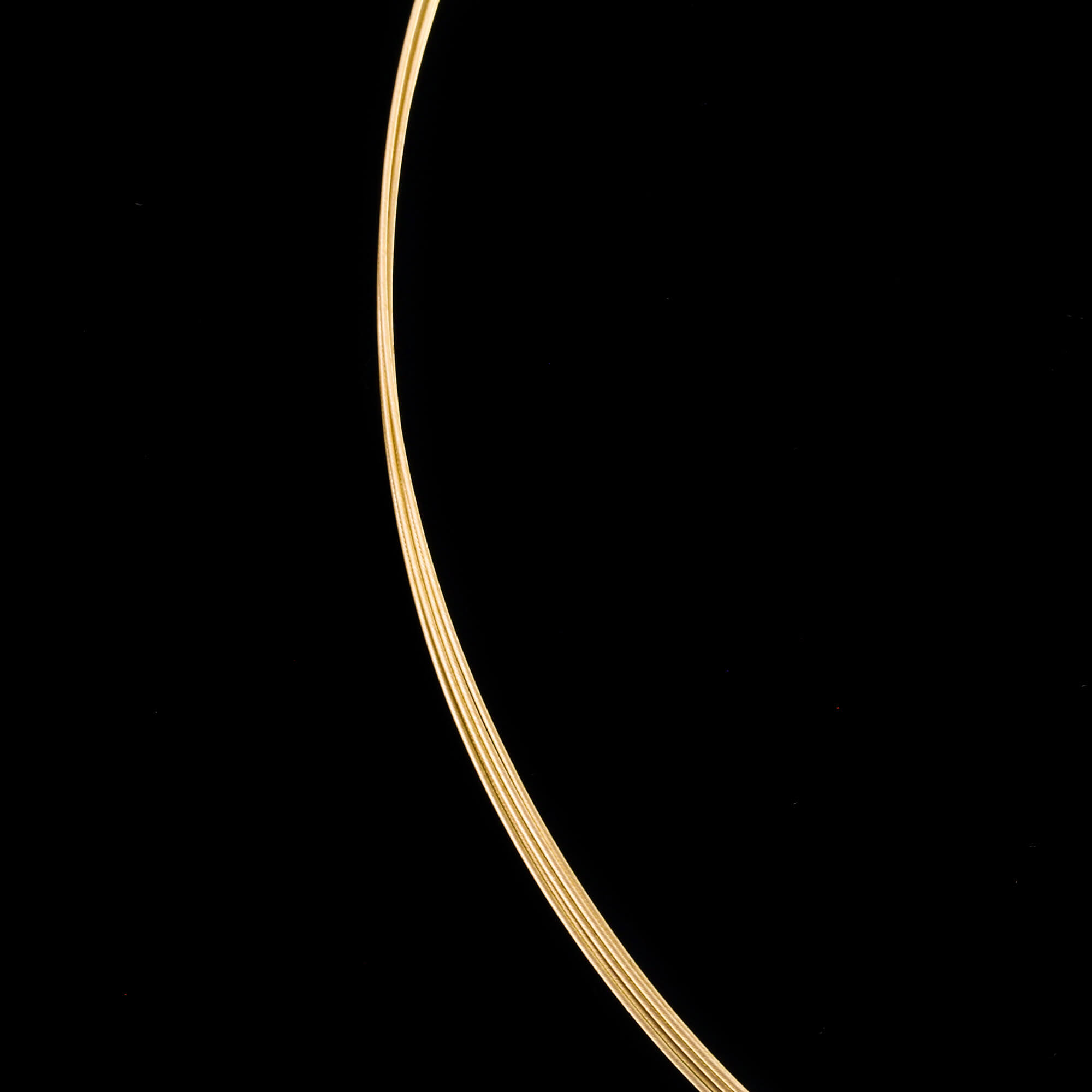 Verzierter, länglicher Anhänger aus Gold, 18 Karat
