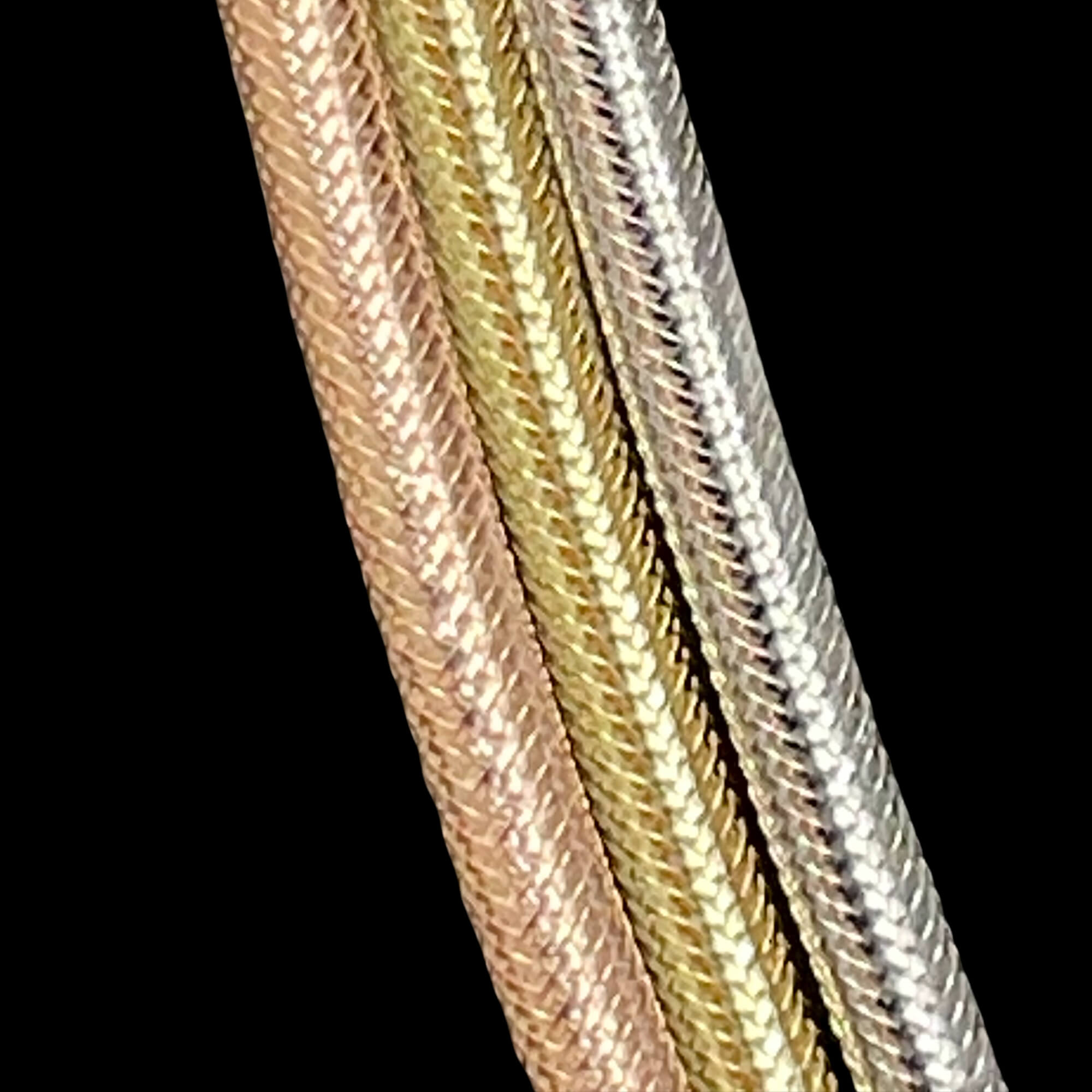 Three-row omega chain made of 3 colors of 18kt gold and silicone