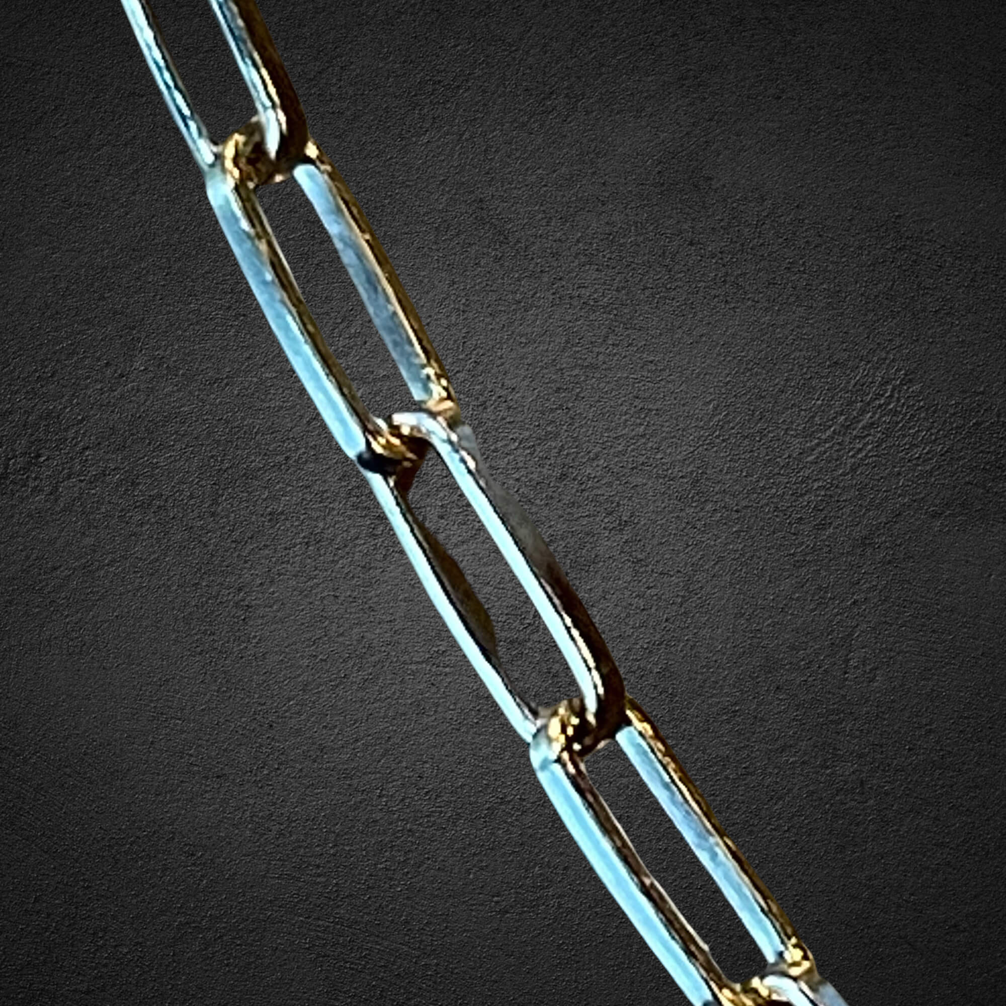 Gold-plated link chain with 2 onyx stones