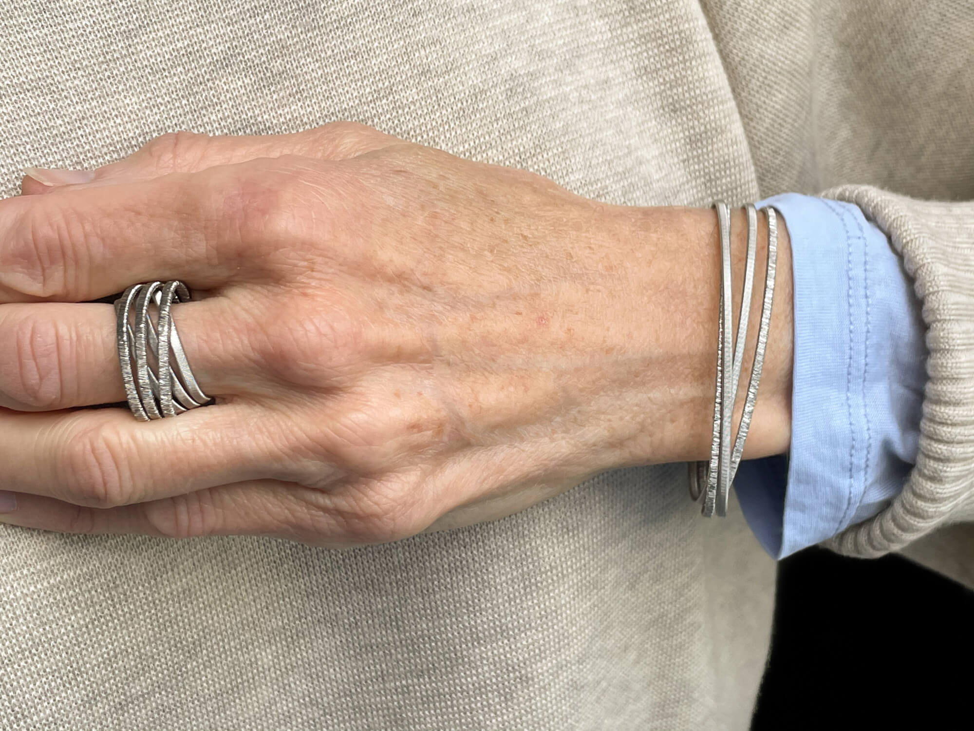 Refined and silver 4-row bracelet