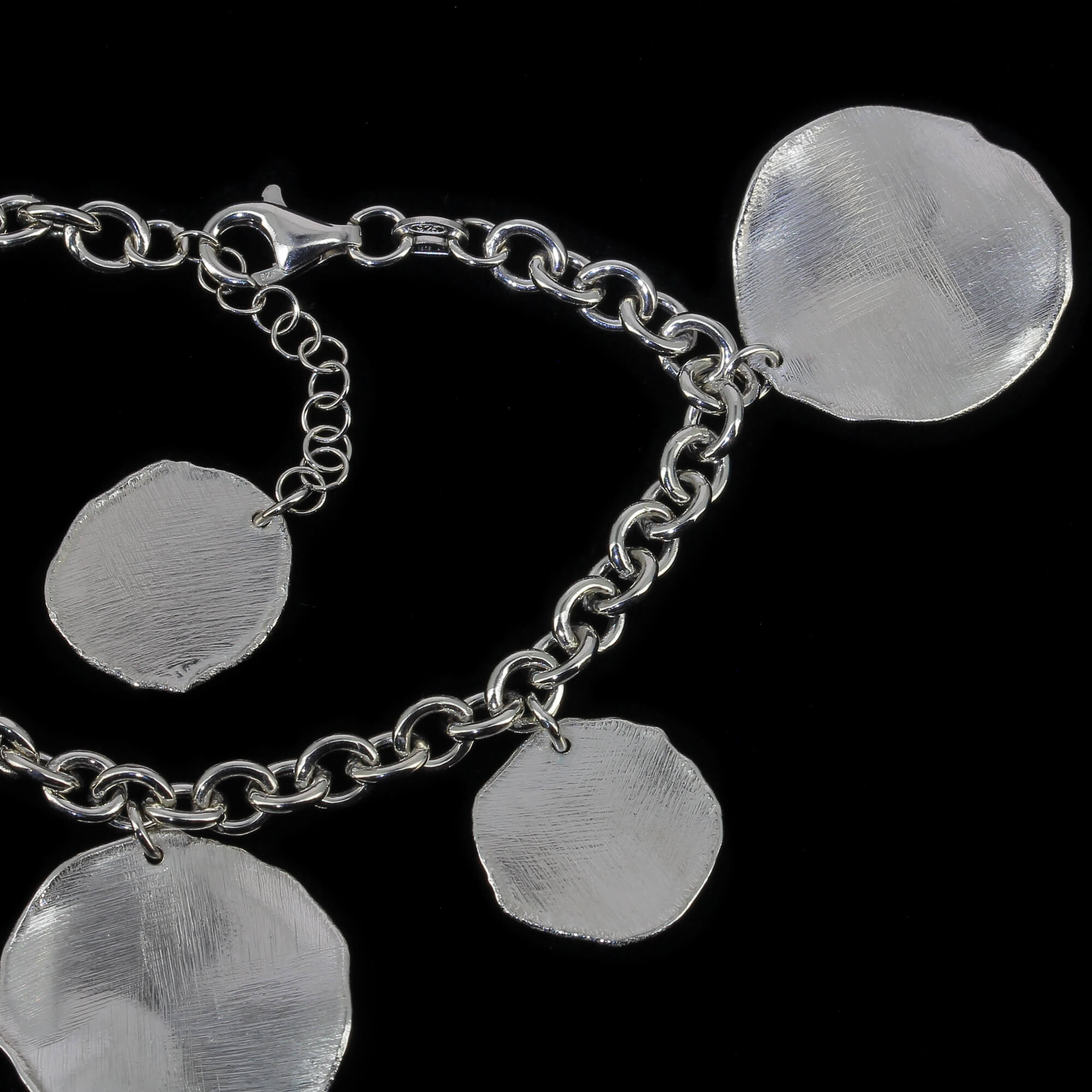 Silver link bracelet with round pendant