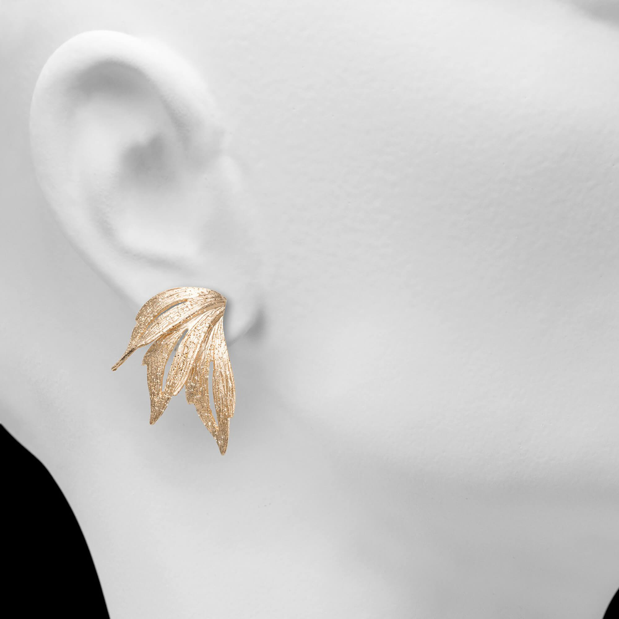 Boucles d'oreilles en forme de feuille plaquées or