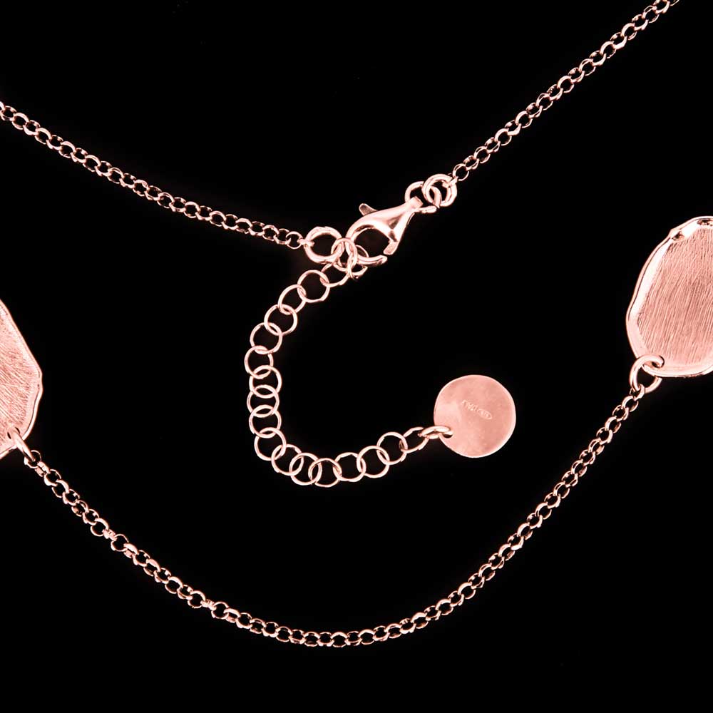 Long necklace of rosé with a few irregular, oval and closed links