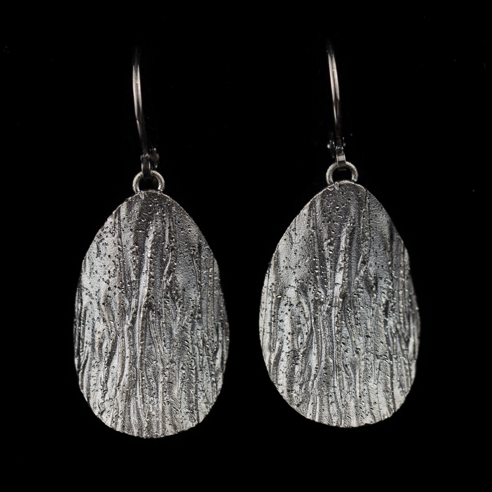 PRE0217018 - Zilvergrijze afhangende ovale gediamanteerde oorbellen