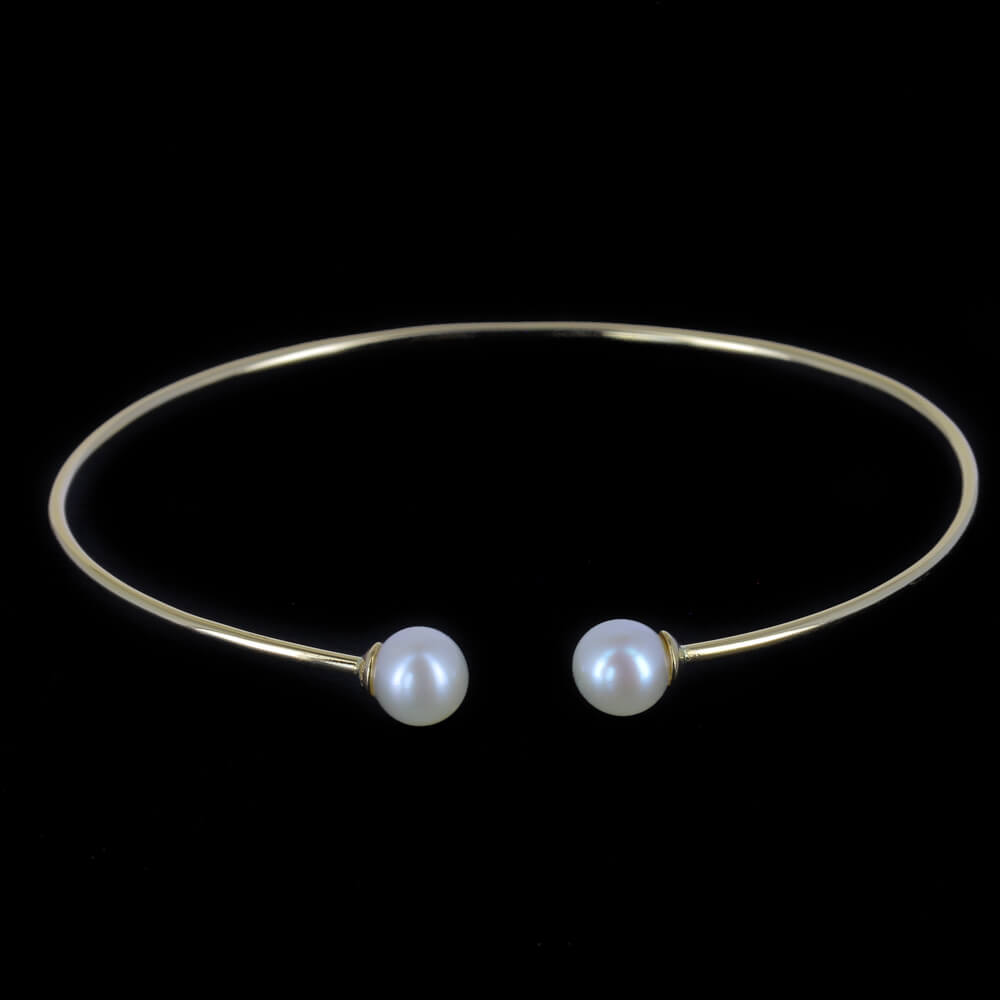 Refined gold open bracelet with pearl. 18 kt