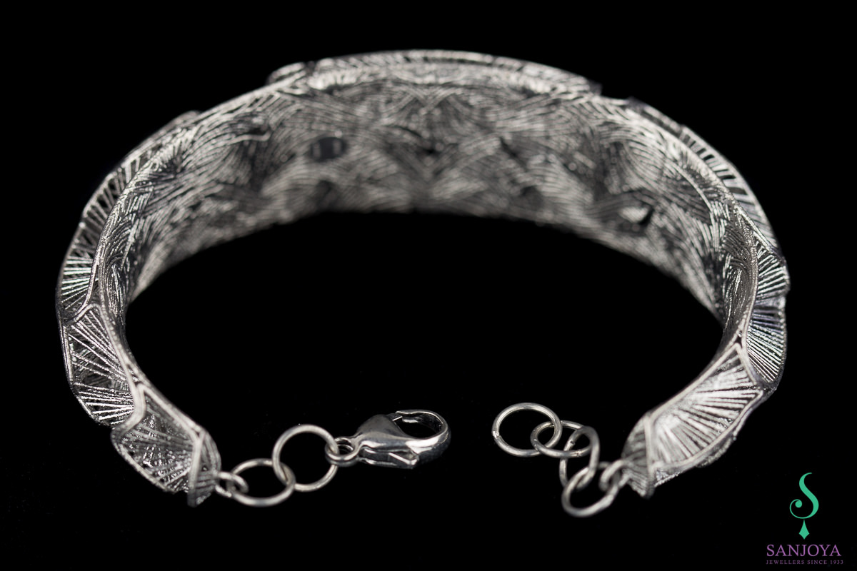 OR0216008 - Smalle en donkergrijze armband van zilver en kantbewerkt