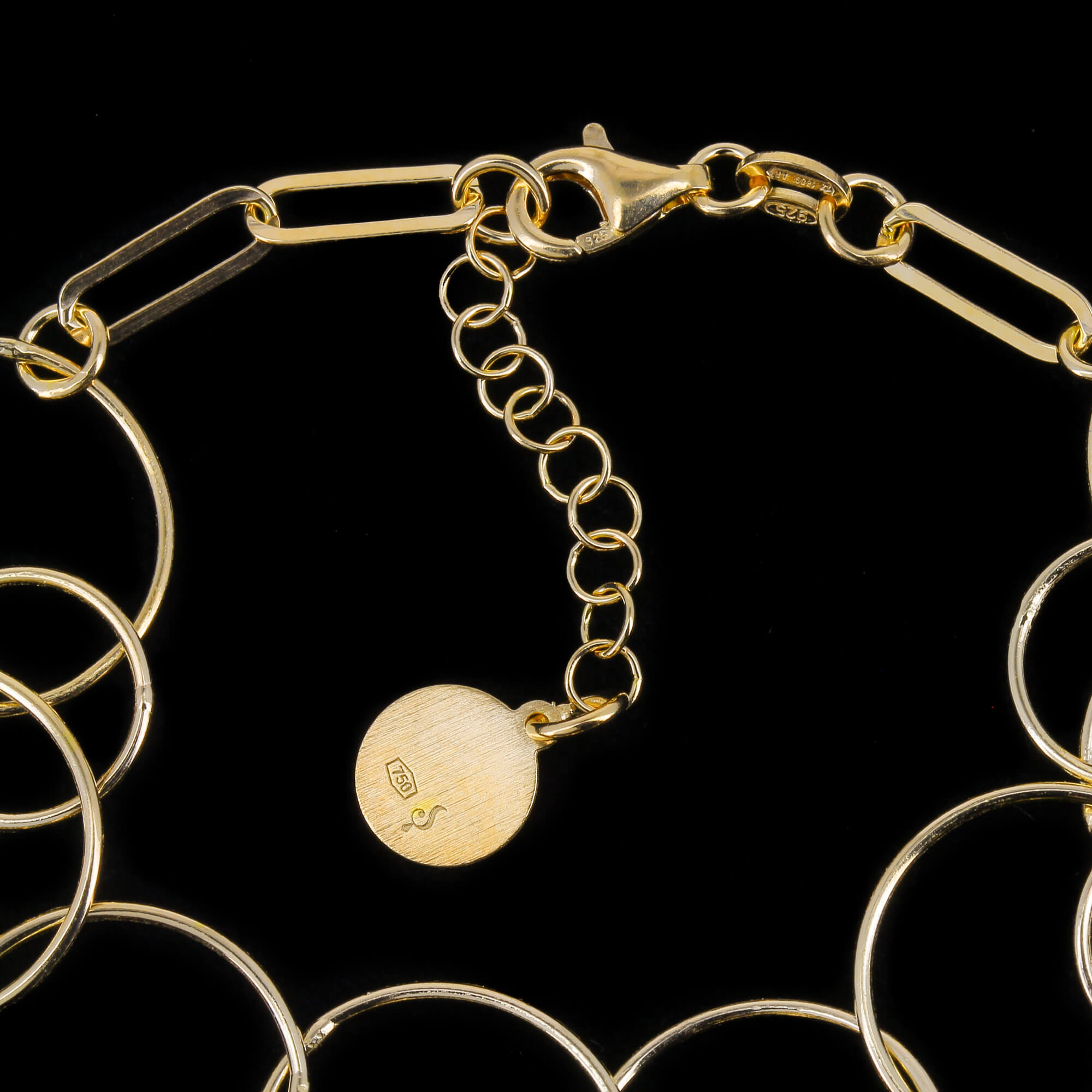 Open and closed round Gilded Switch Bracelet