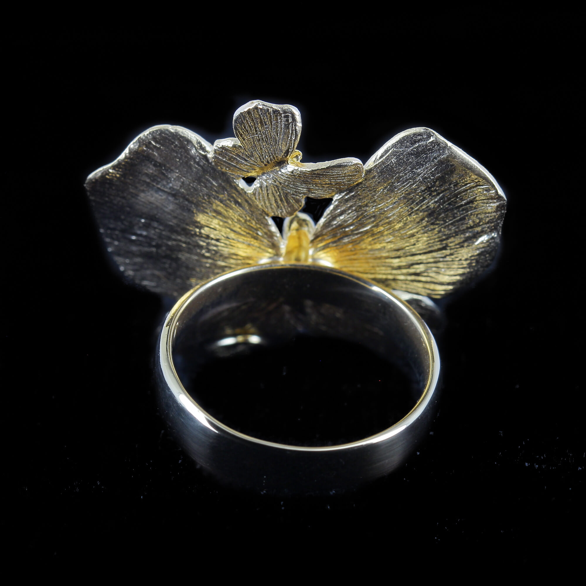 Beautiful and large gilded butterfly ring