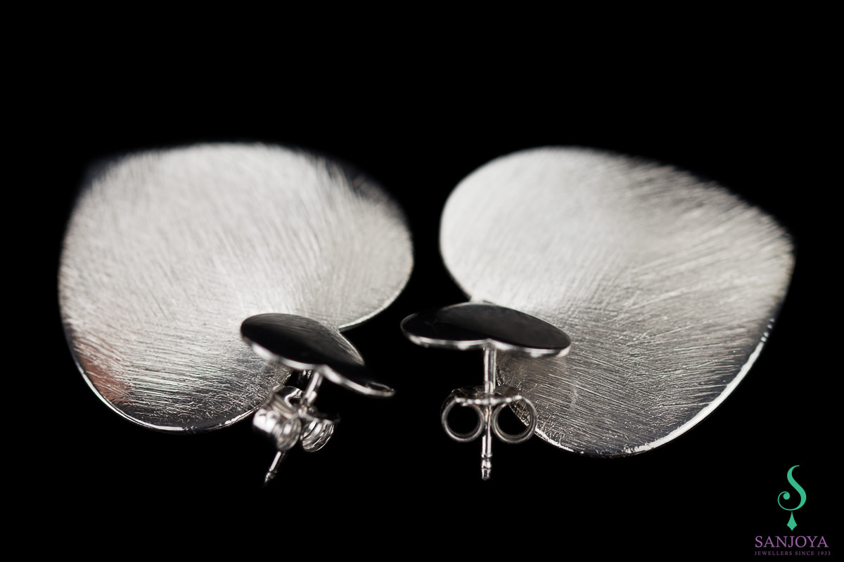 ES1016001 - Zilveren hartvormige oorbellen