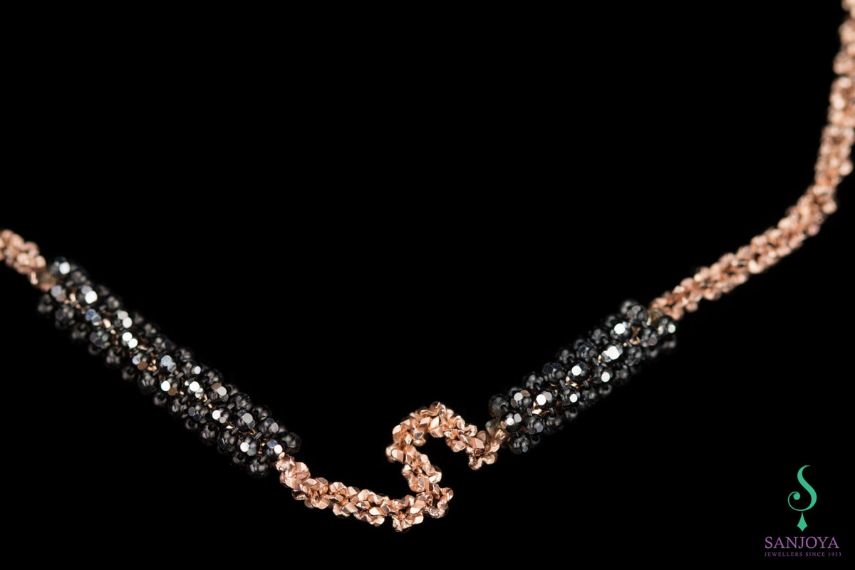 Rosé bracelet with black decoration