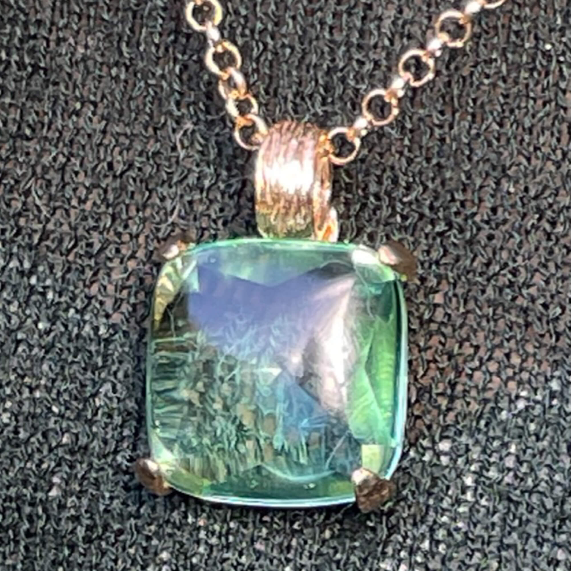 Green square-shaped pendant with gilt chain