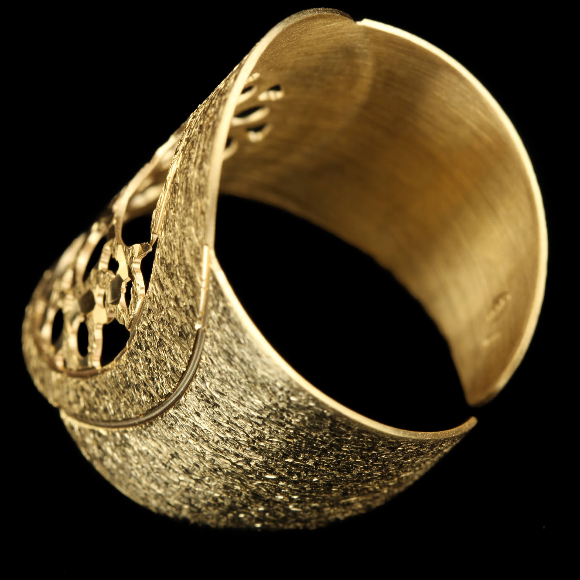 Gold colour silver openwork ring