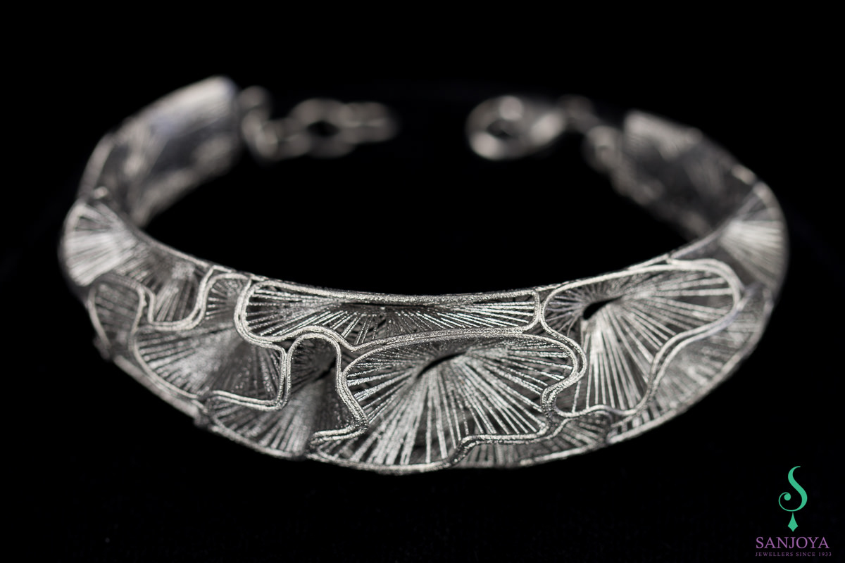 OR0216008 - Smalle en donkergrijze armband van zilver en kantbewerkt