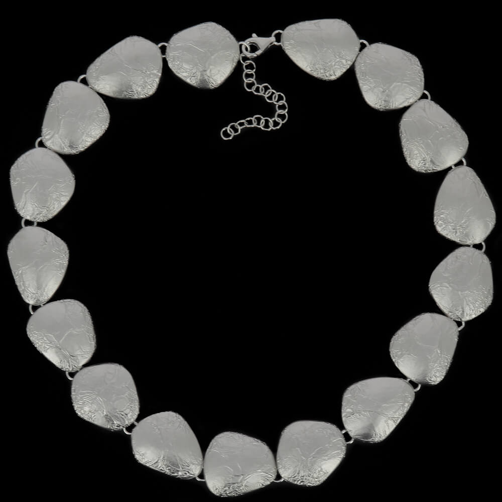 L0520002 - Zilver en mat schakelcollier met design van koffiebonen