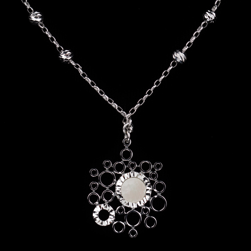 Silver necklace with a circle of mother of pearl