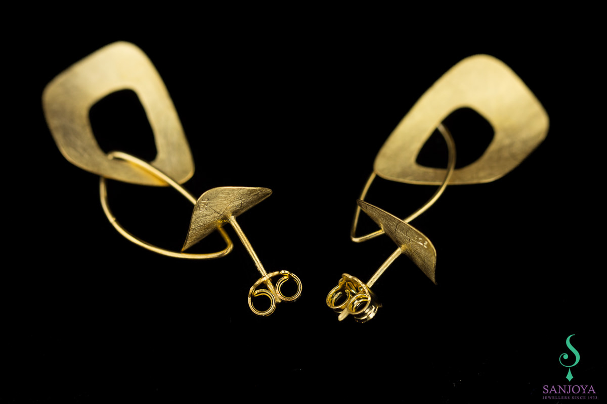 Gold plated and frosted open chain earrings