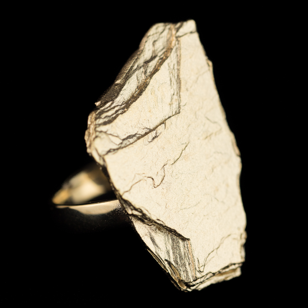 Steenvormige ring van verguld zilver