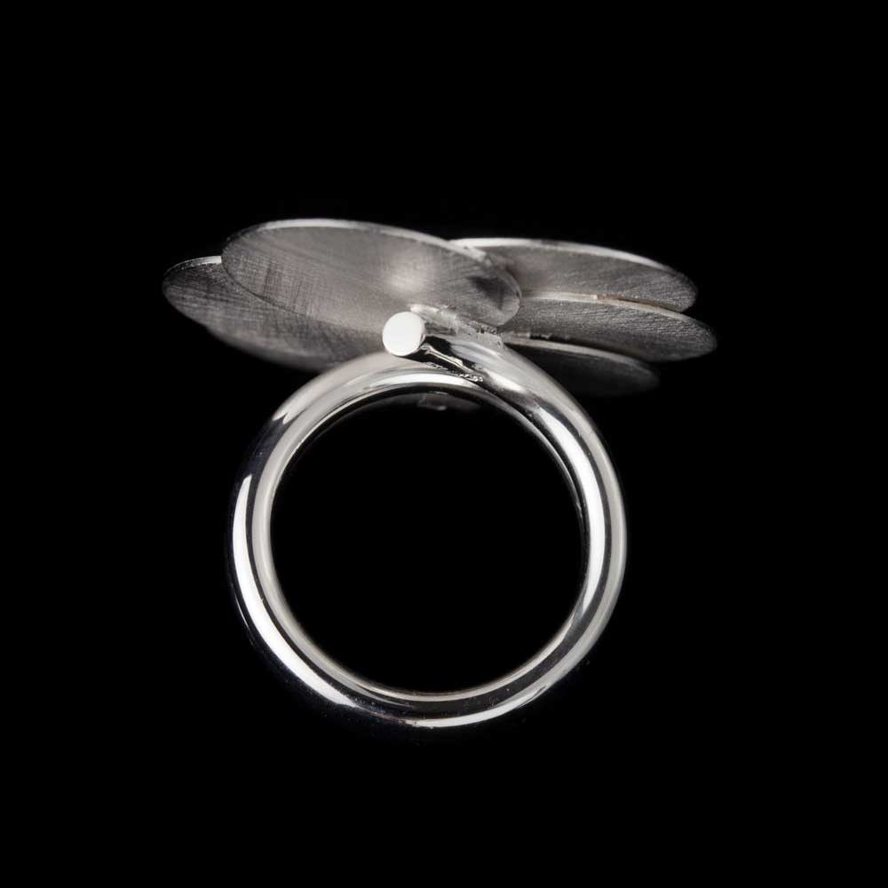 Zilveren ring met matte cirkels