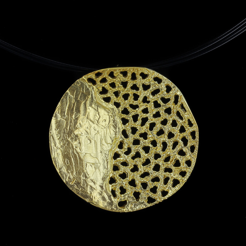 Circular pendant 18kt gold