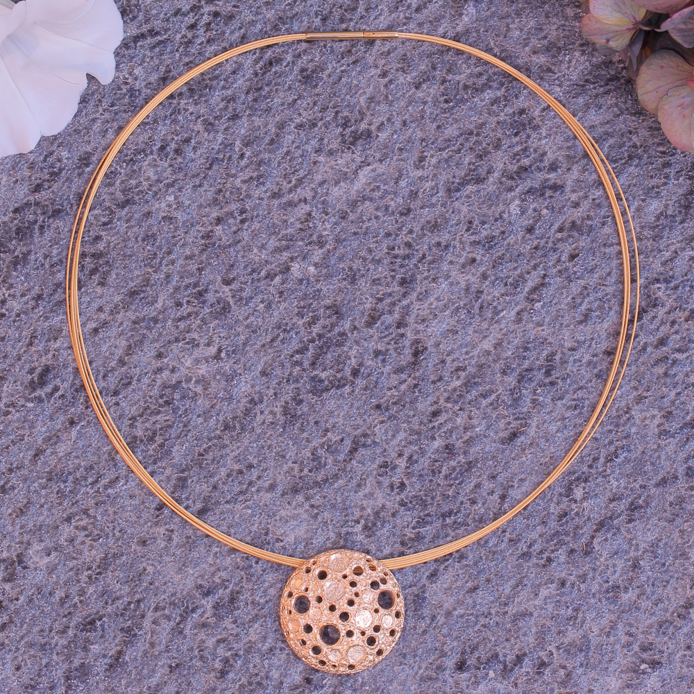 Rosé pendant with irregular beautiful holes