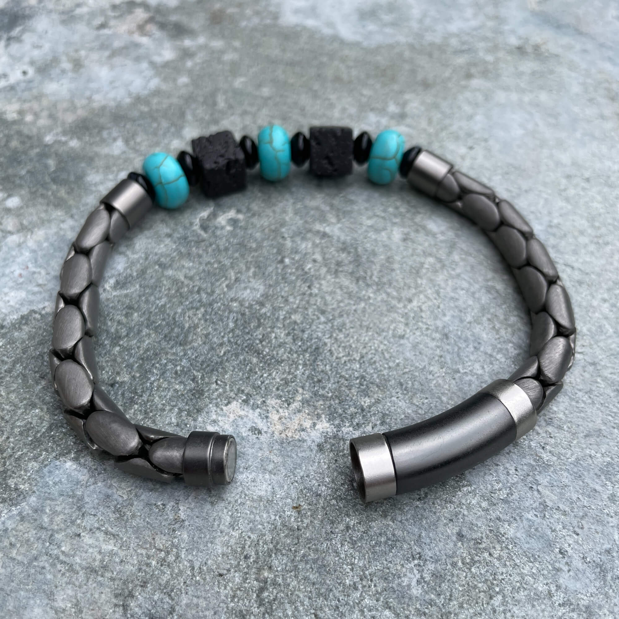 Gray bracelet with turcuoise and black stones