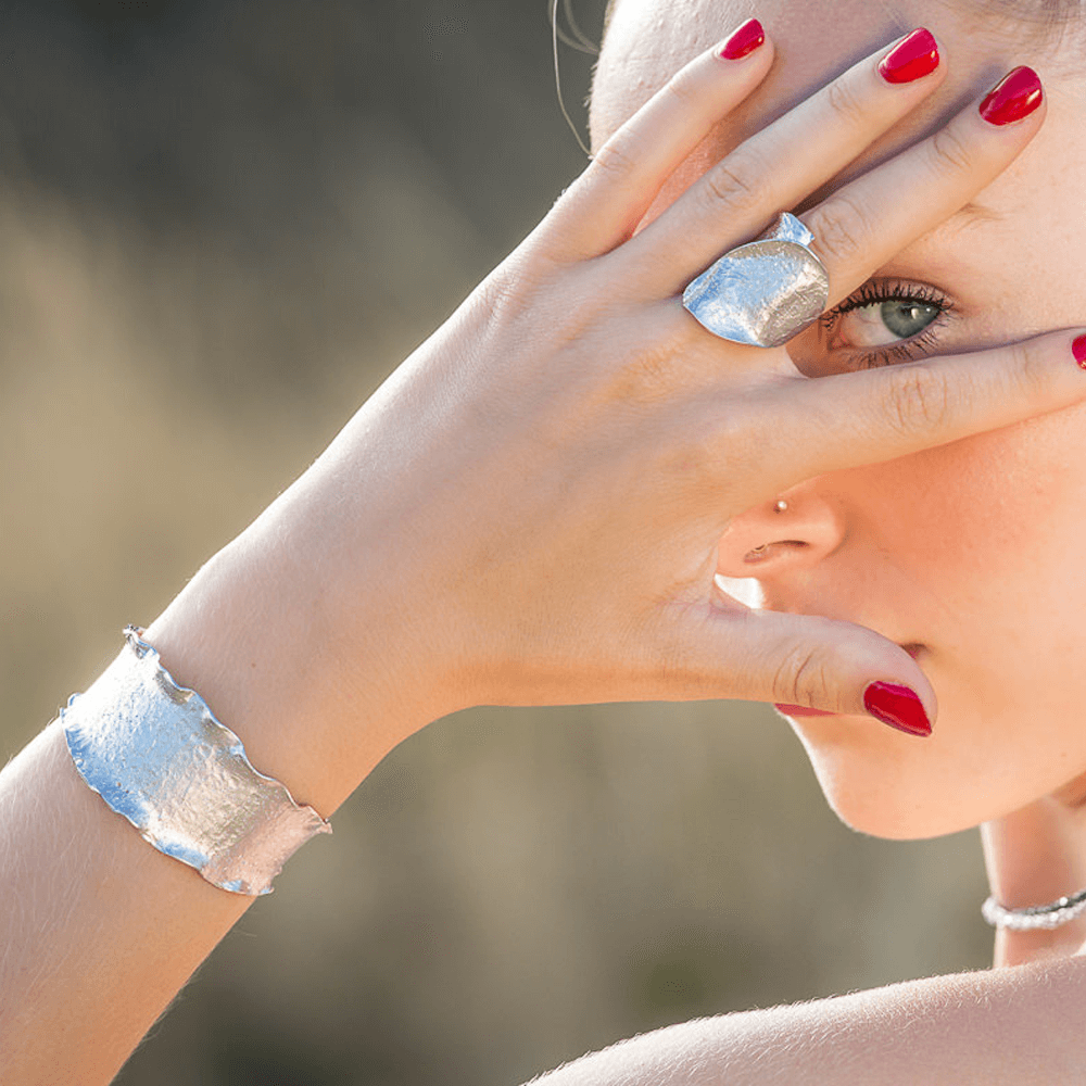 Silver wavy bracelet. diamond-coated