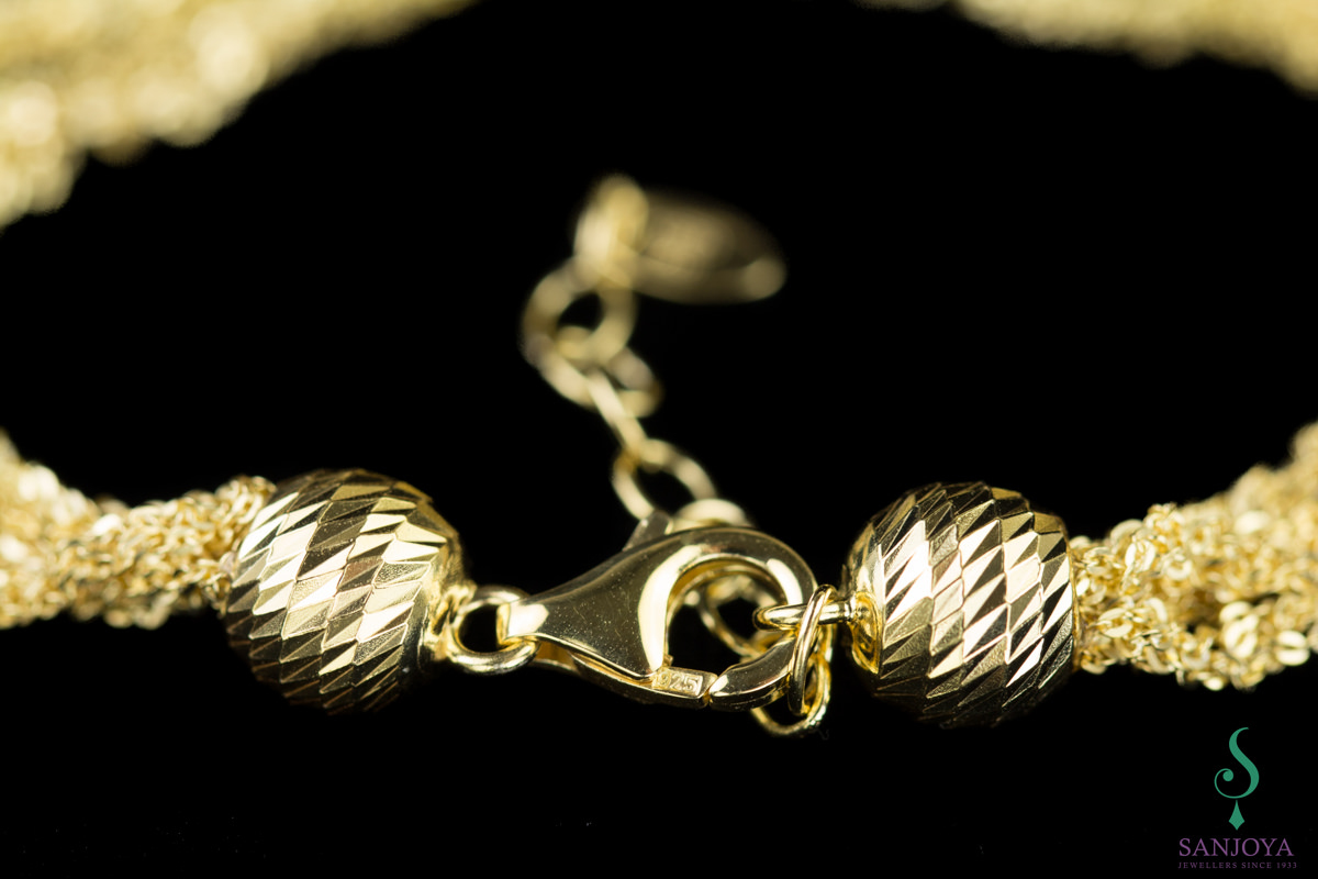 Bewerkte donkergrijze oorbelletjes van sterling zilver