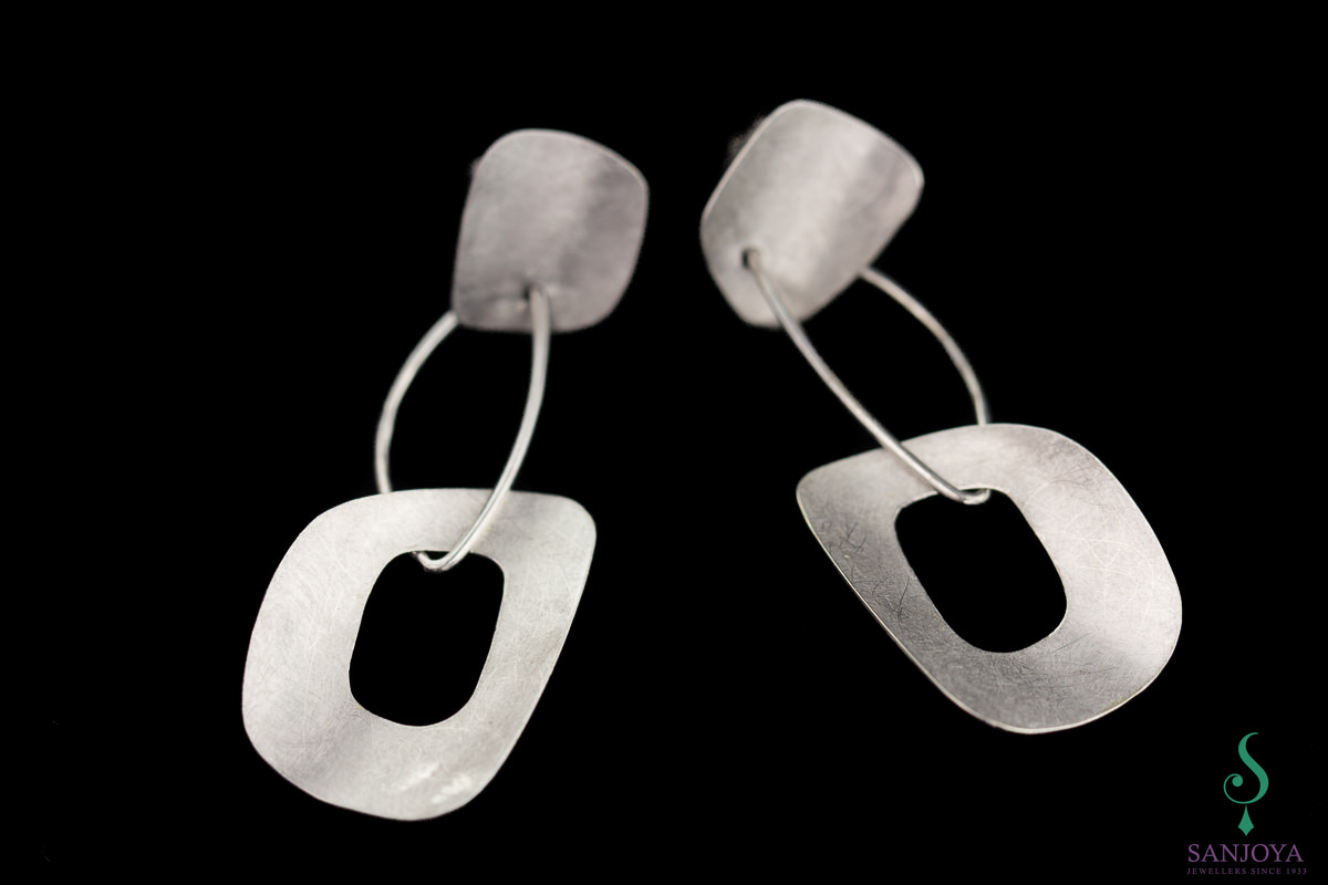 Silver frosted open chain earrings