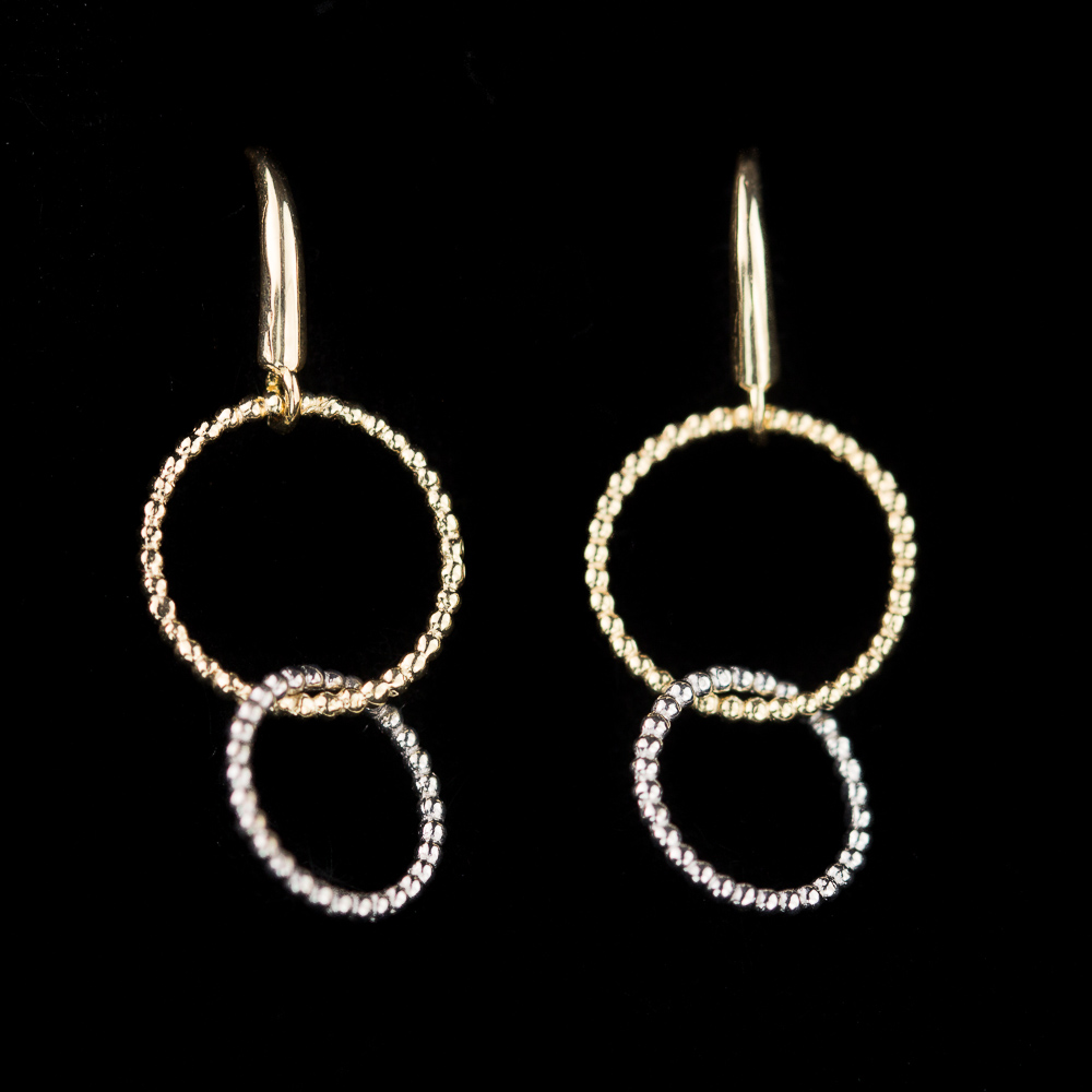 Golden earrings with 2 circles, a large and smaller one