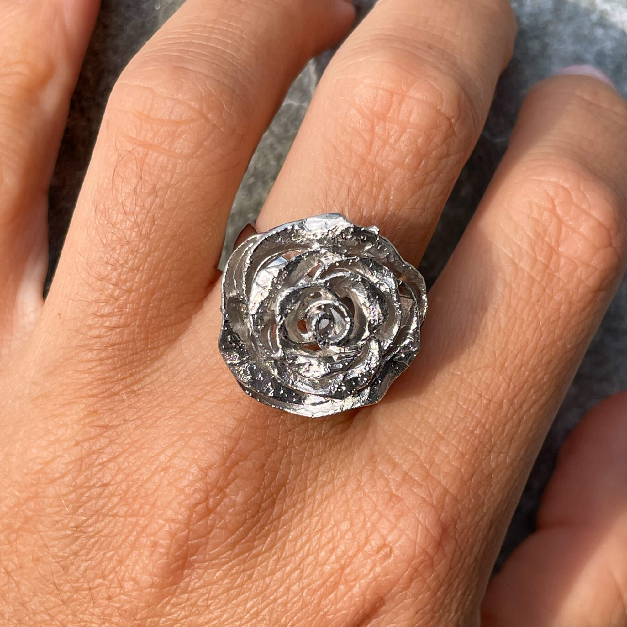 Belle bague fleur en argent