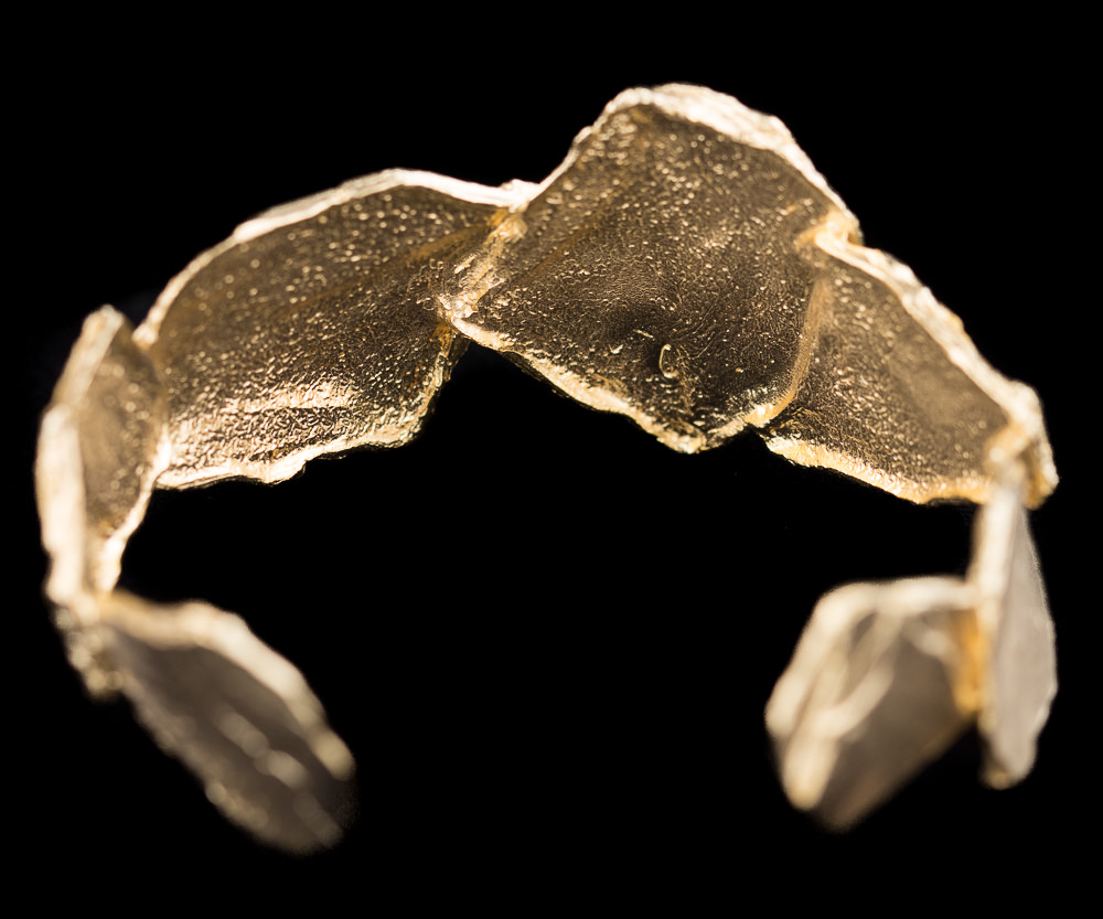 Stone-shaped bracelet in gold plated silver