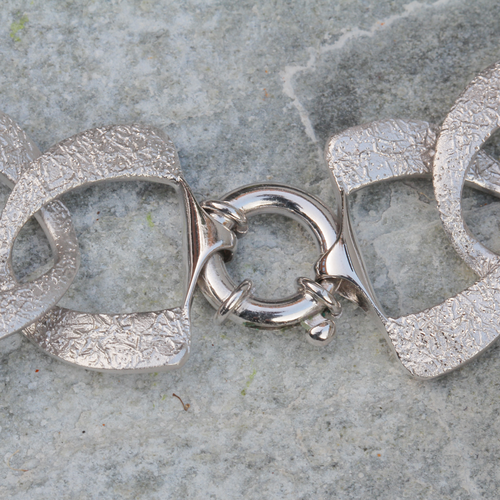 Silver and diamond-coated chain link