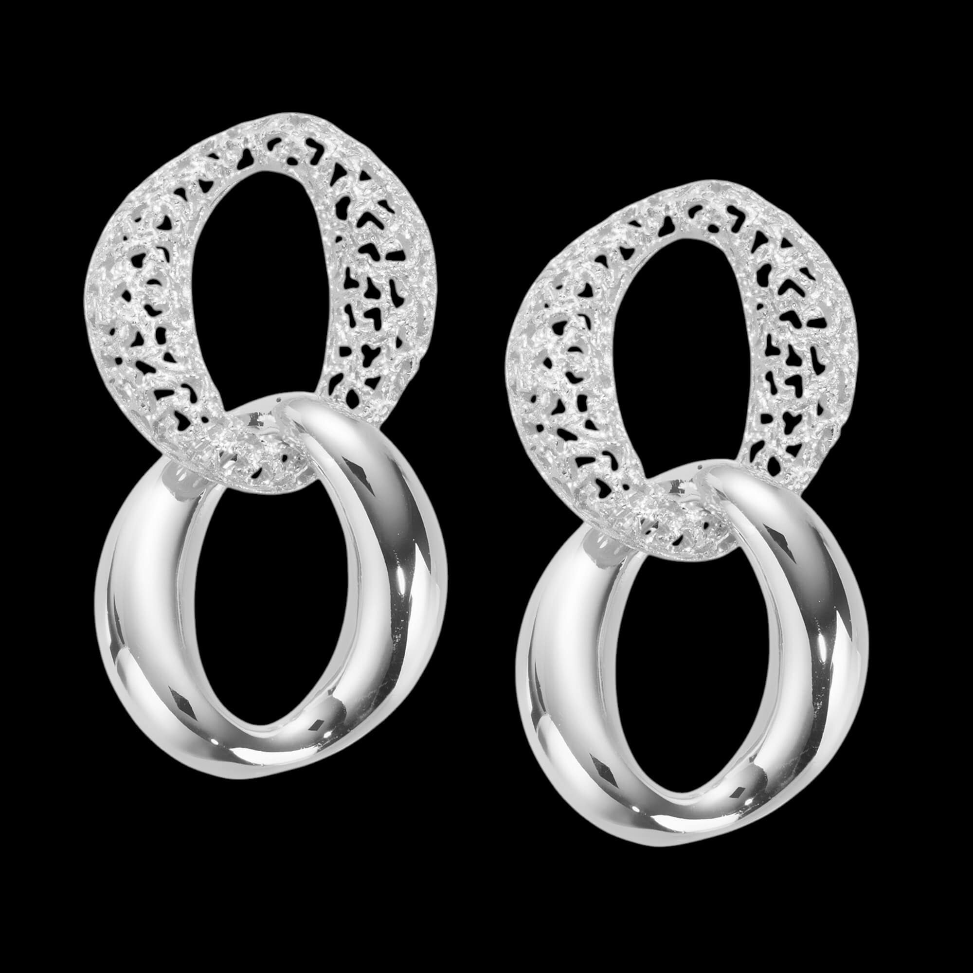 Zilveren twee schakeloorbellen met kantbewerking