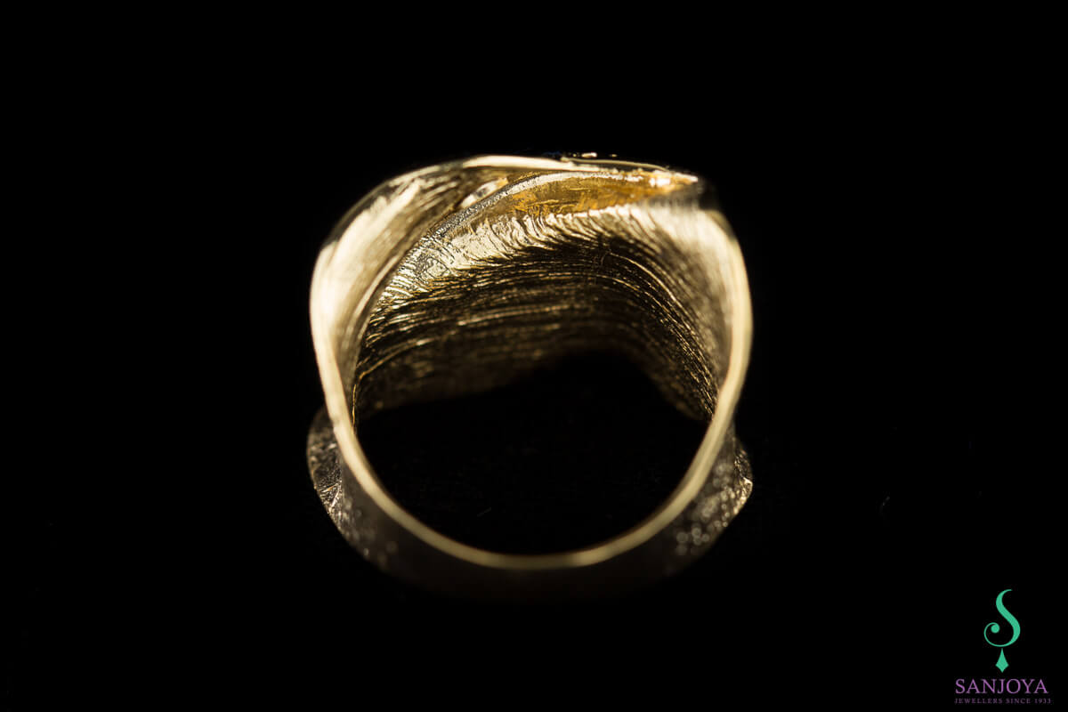 Gilt ring, narrow and diamond