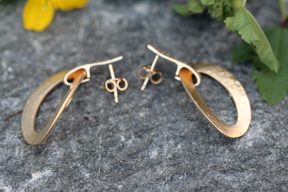 Matt gold-plated switching earrings