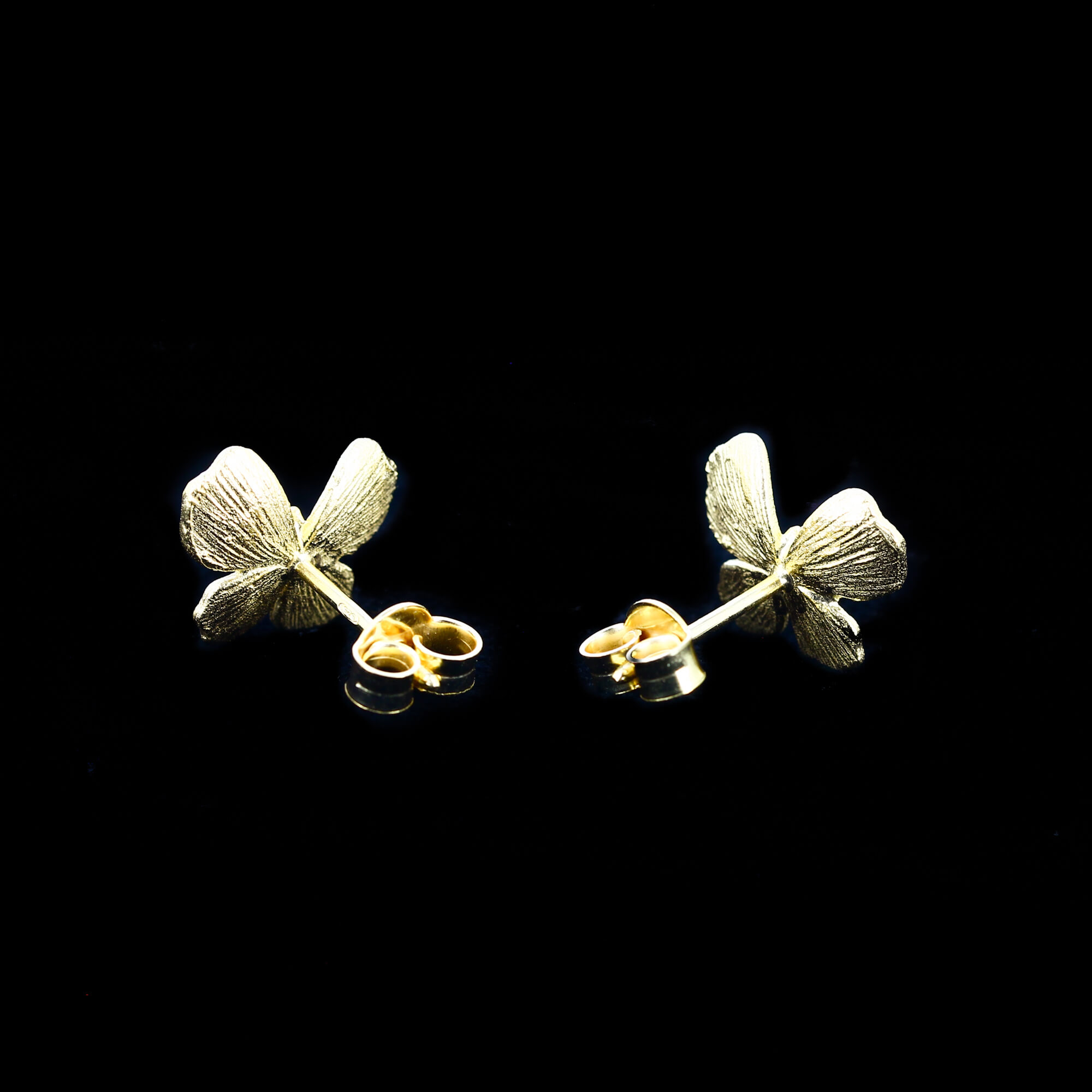 Boucles d'oreilles en mini-papillons dorées