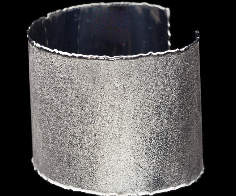 A robust silver cuff bangle in modern Italian design