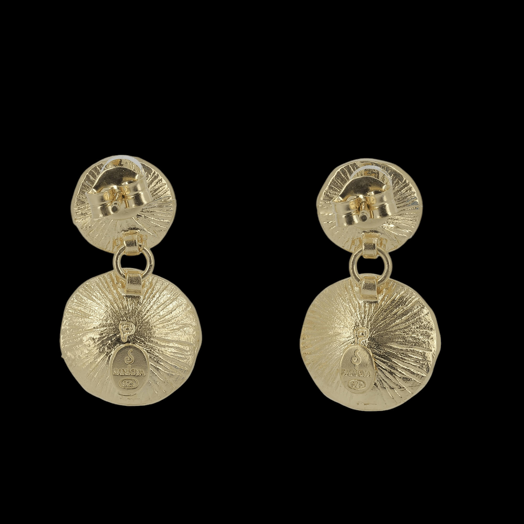 Short-hanging and gilded earrings with two gems