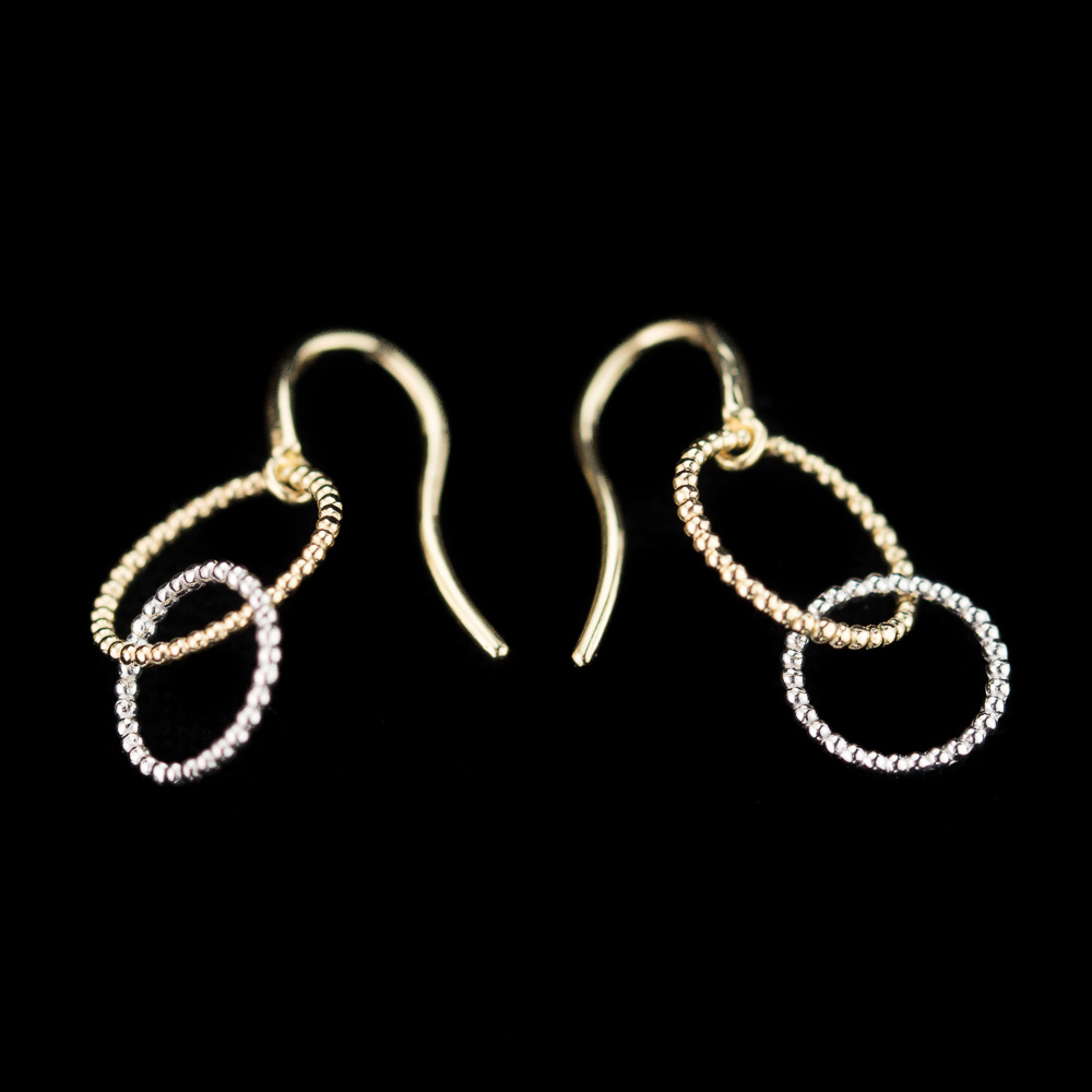 Golden earrings with 2 circles, a large and smaller one