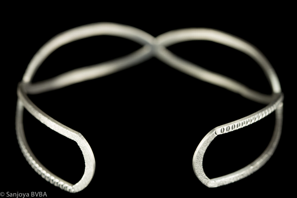 Fine silver bangle