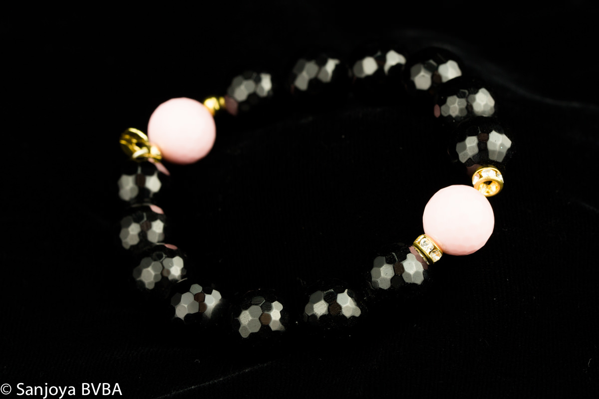 OX0413026 - Griekse armband, zwarte en roze parels