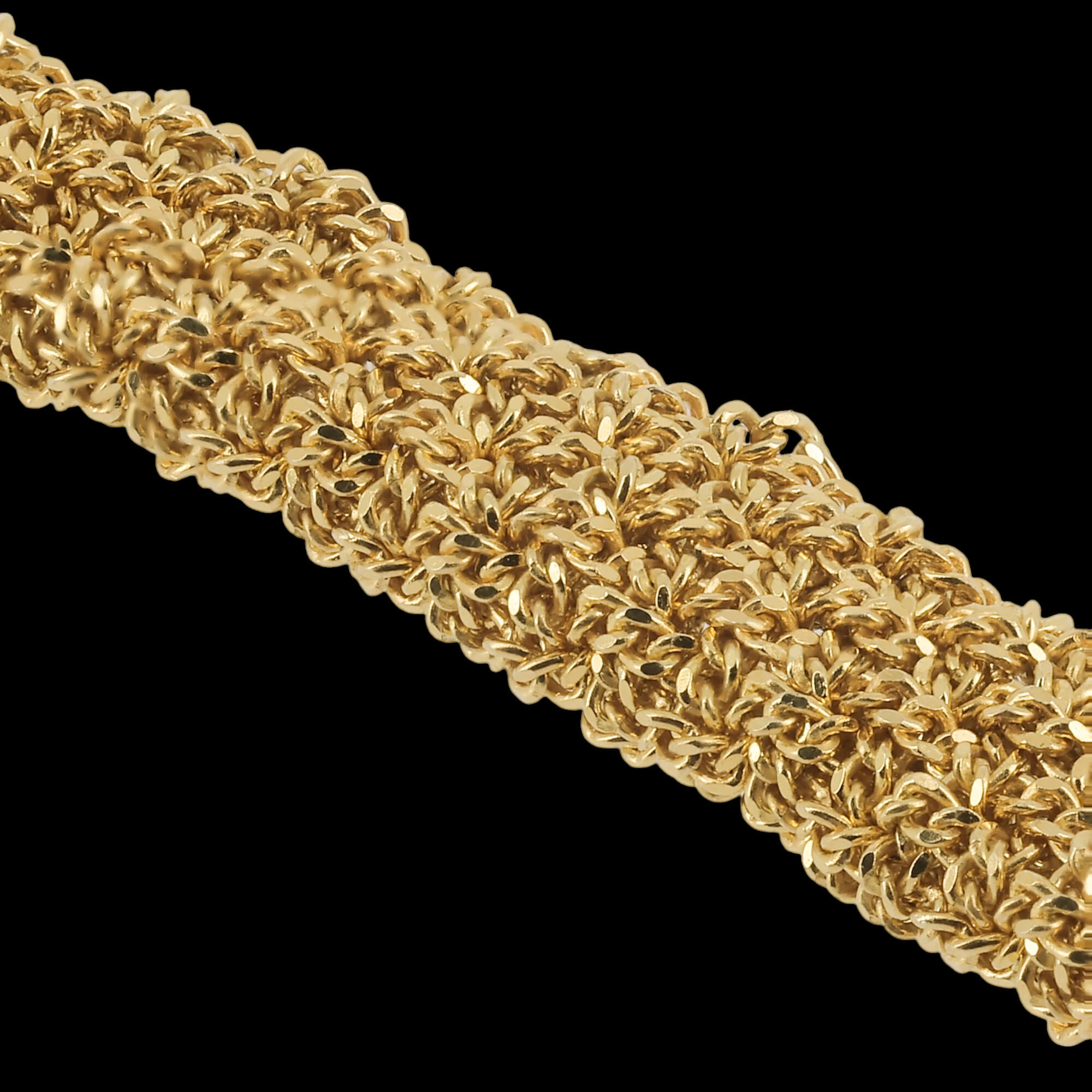 Narrow gold plated interwoven bracelet