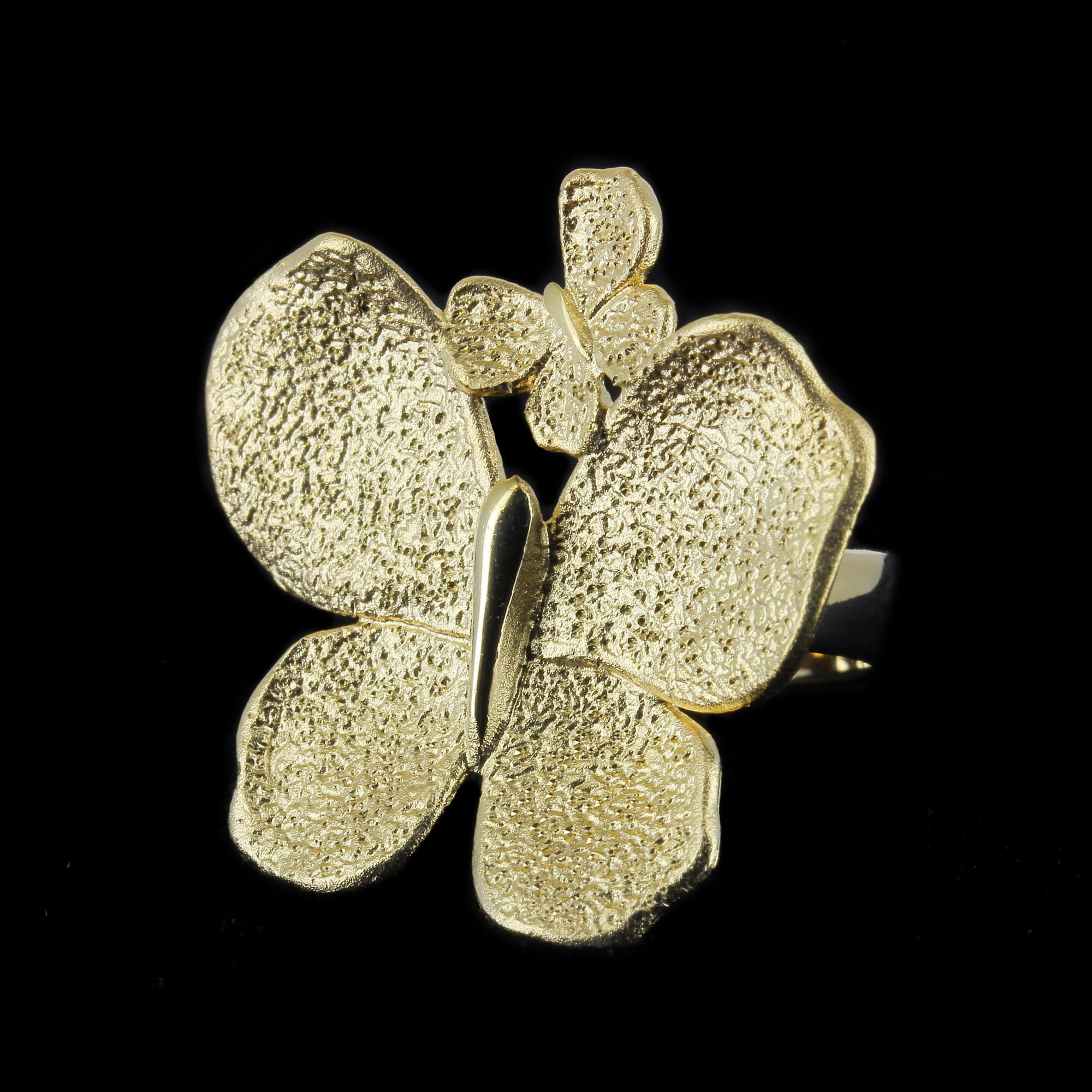 Beautiful and large gold-plated butterfly ring