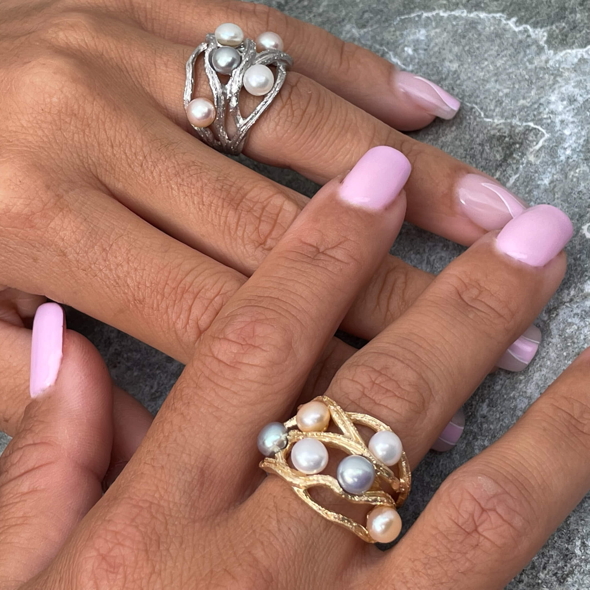 Magnificent gilded diamond ring with freshwater pearls