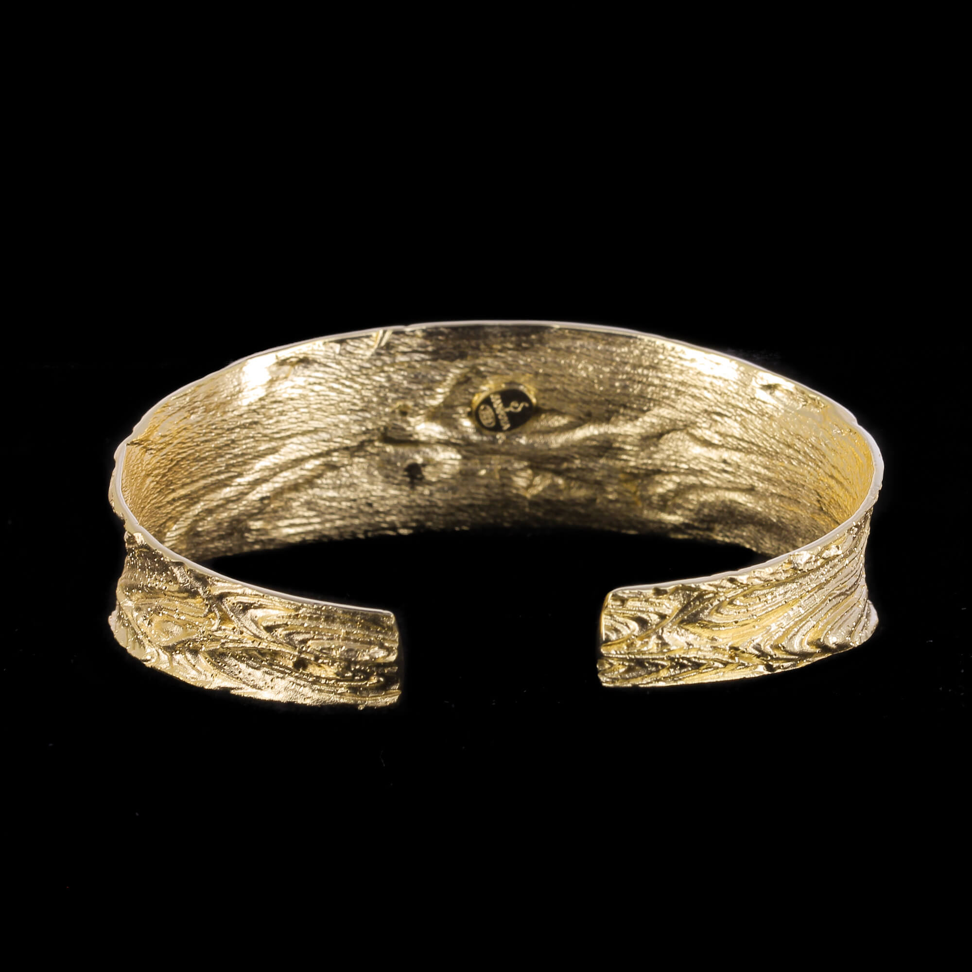 Gold and narrow processed slave bracelet, 18kt