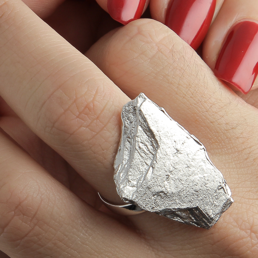 Stone-shaped ring in sterling silver